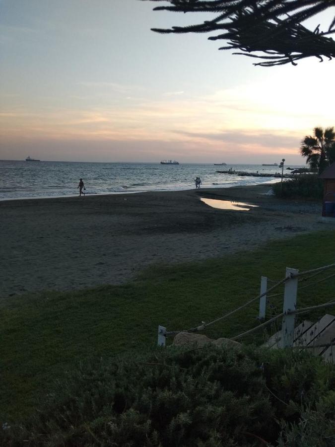 Seaside Spacious Apartment With Sea View Limassol Extérieur photo